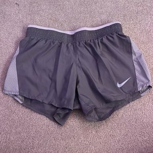 NIKE grey loose shorts